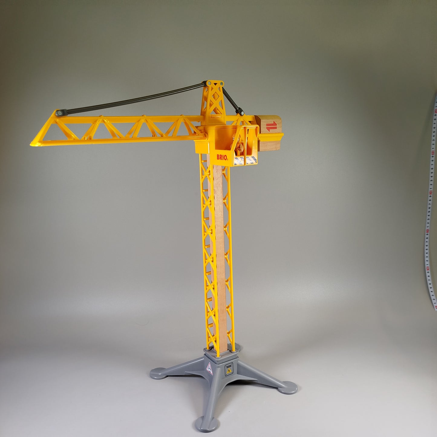 BRIO Baukran mit Bauarbeiterfigur, Spielzeugkran Set