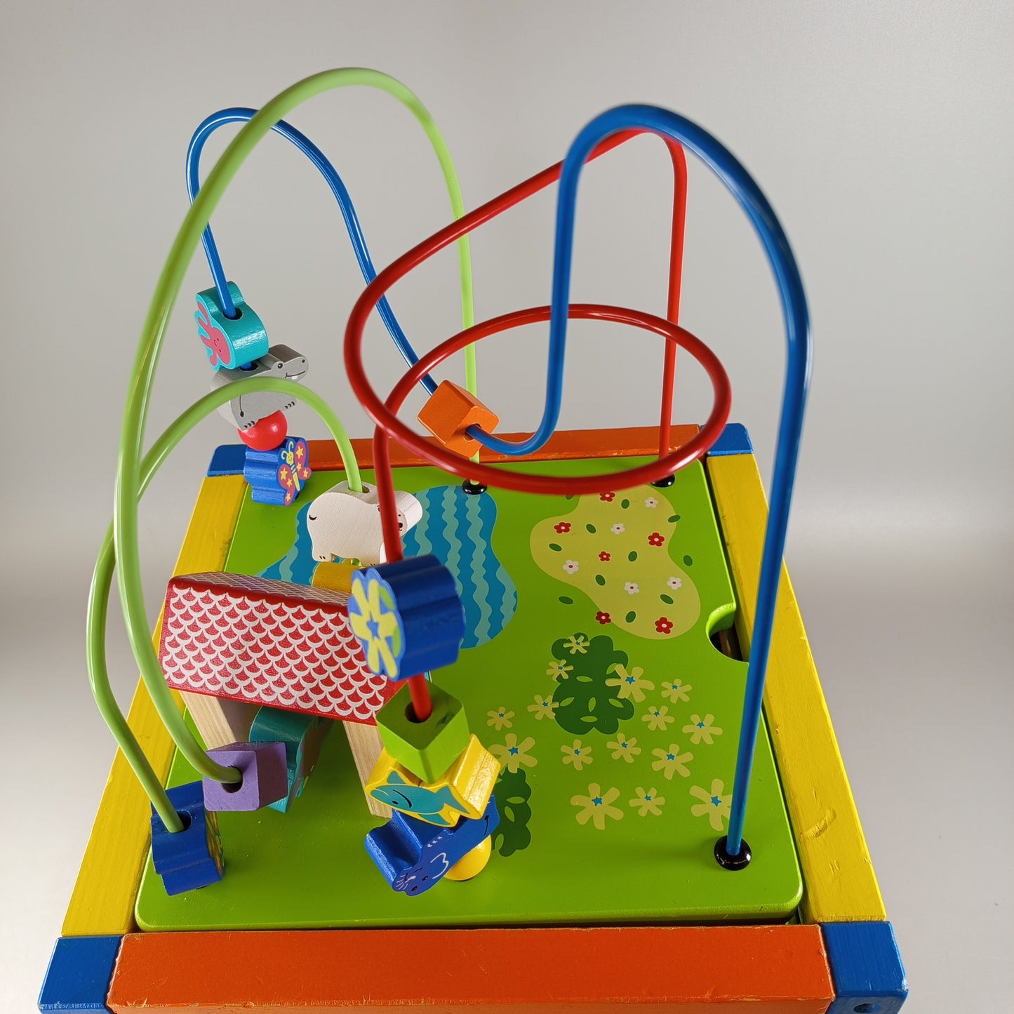 Holz Aktivitätswürfel – Motorikspielzeug mit Xylophon & Kugelbahn