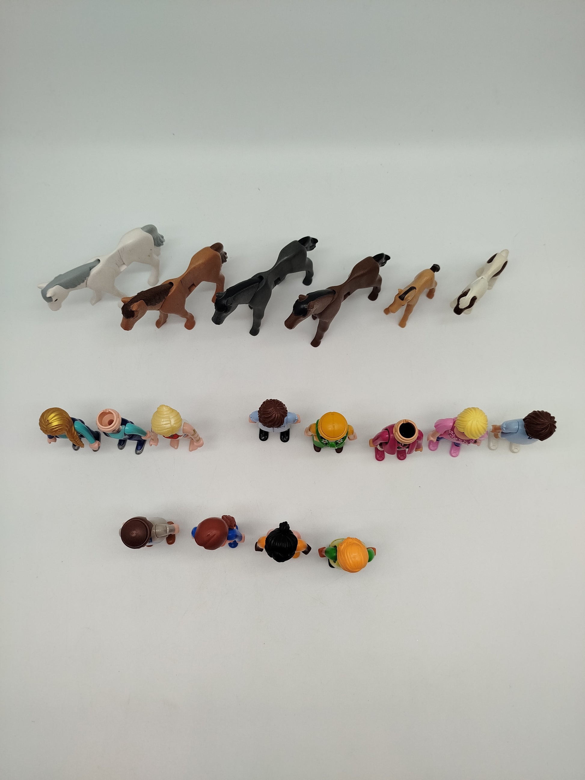 Playmobil Figuren & Pferde – Set von 12 Figuren, 6 Pferde