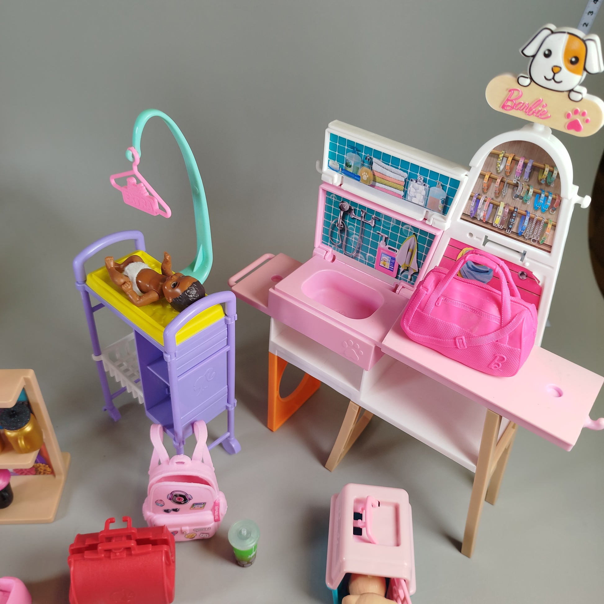 Mattel Barbie-Puppen Set von 8 mit Zubehör, ohne OVP