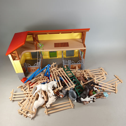 Schleich Bundle Bauernhof Tiere Stall & Zaun