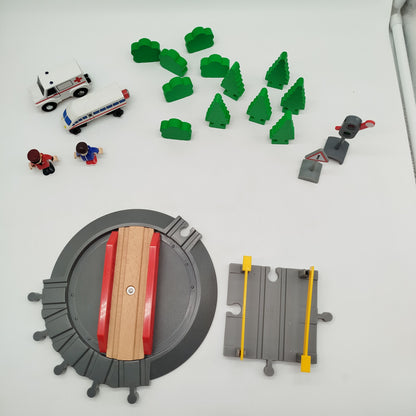 Holzeisenbahn Zubehör-Set – Figuren, Fahrzeuge & Bäume