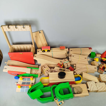 BRIO Bundle Holzeisenbahn Straßen & Schienen Deluxe, großes Set