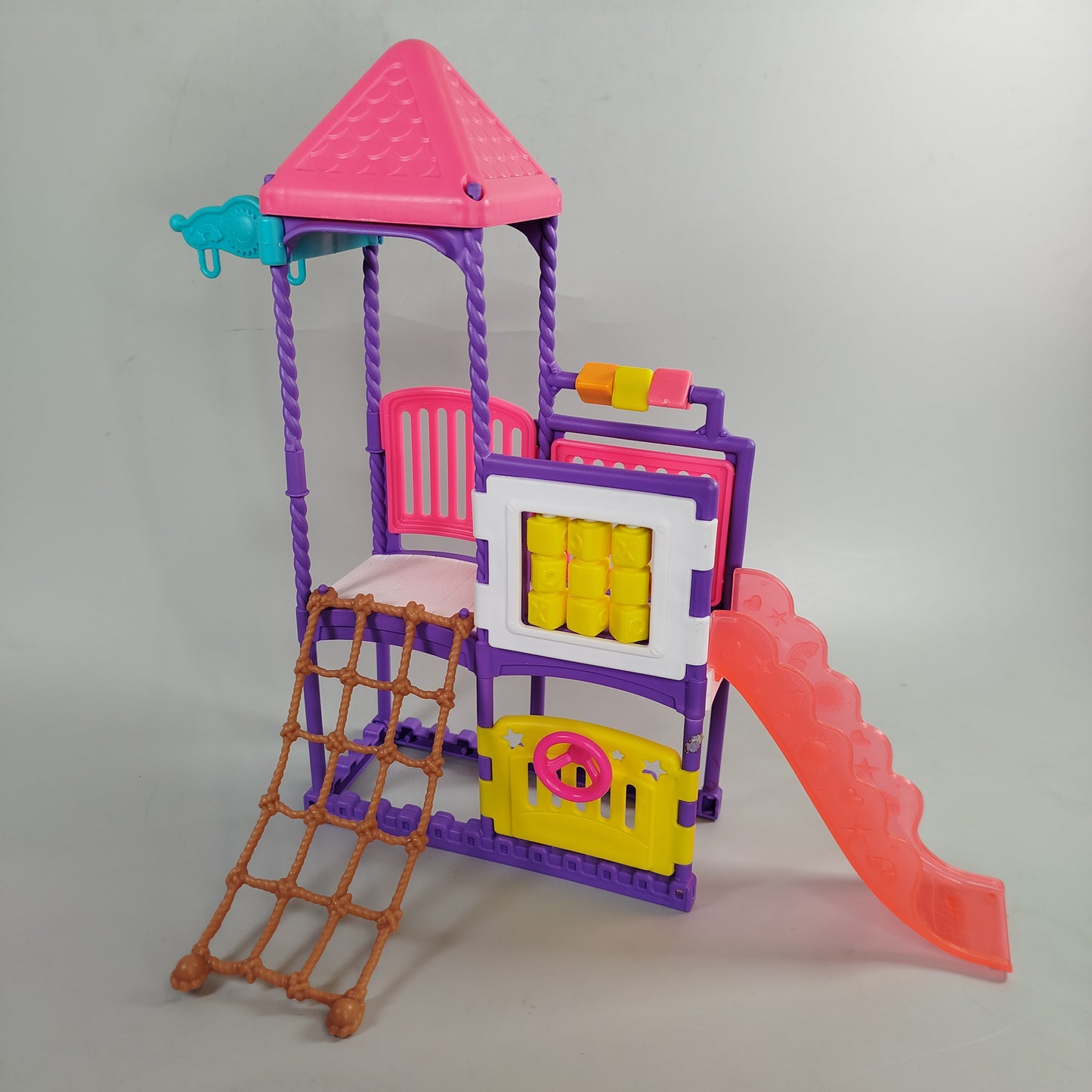 Puppenhaus & Figuren Konvolut - Spielplatz, Puppen, Auto, bunt gemischt