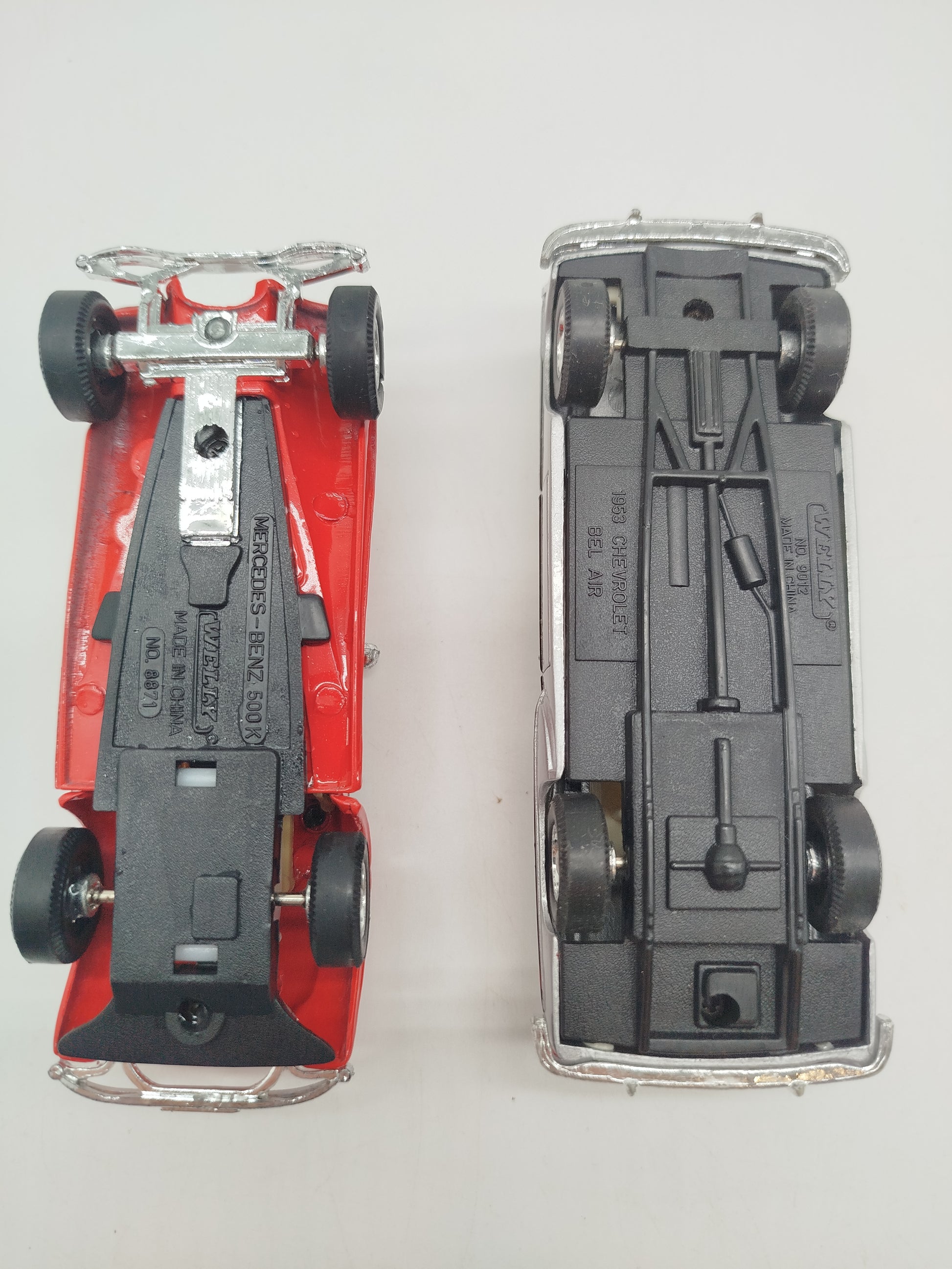 Welly Modellauto-Set – Mercedes 500K No. 8871 & Chevrolet Bel Air grau