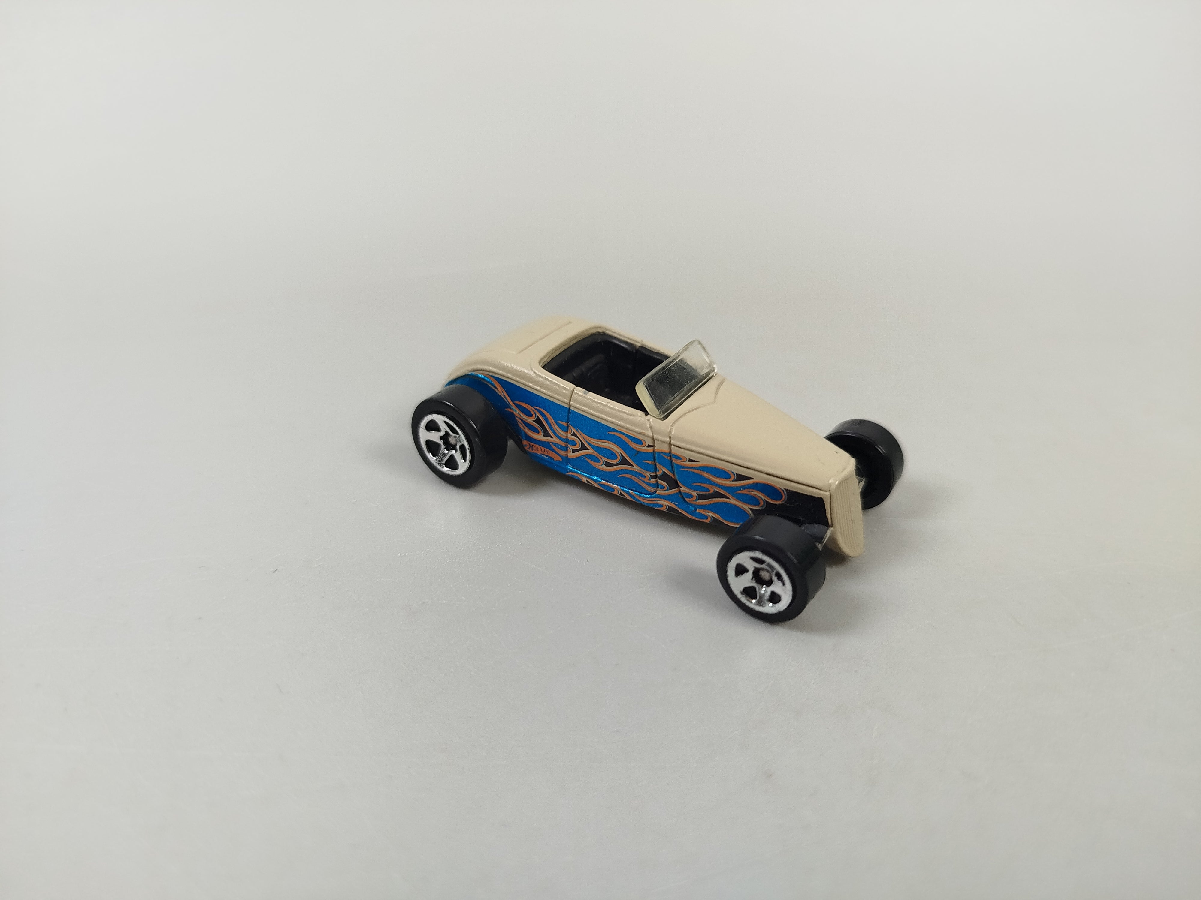 Vintage Beige 33 Ford Roadster Hot Wheel Auto 