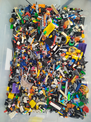 LEGO Konvolut ca. 5 kg – LEGO, gemischte Bausteine (kompatibel mit & nicht LEGO)