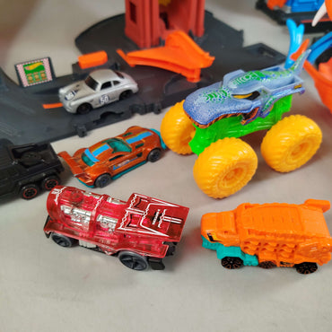 Hot Wheels Bundle Rennstrecke 6x Autos & Strecke ab 6 Jahre 