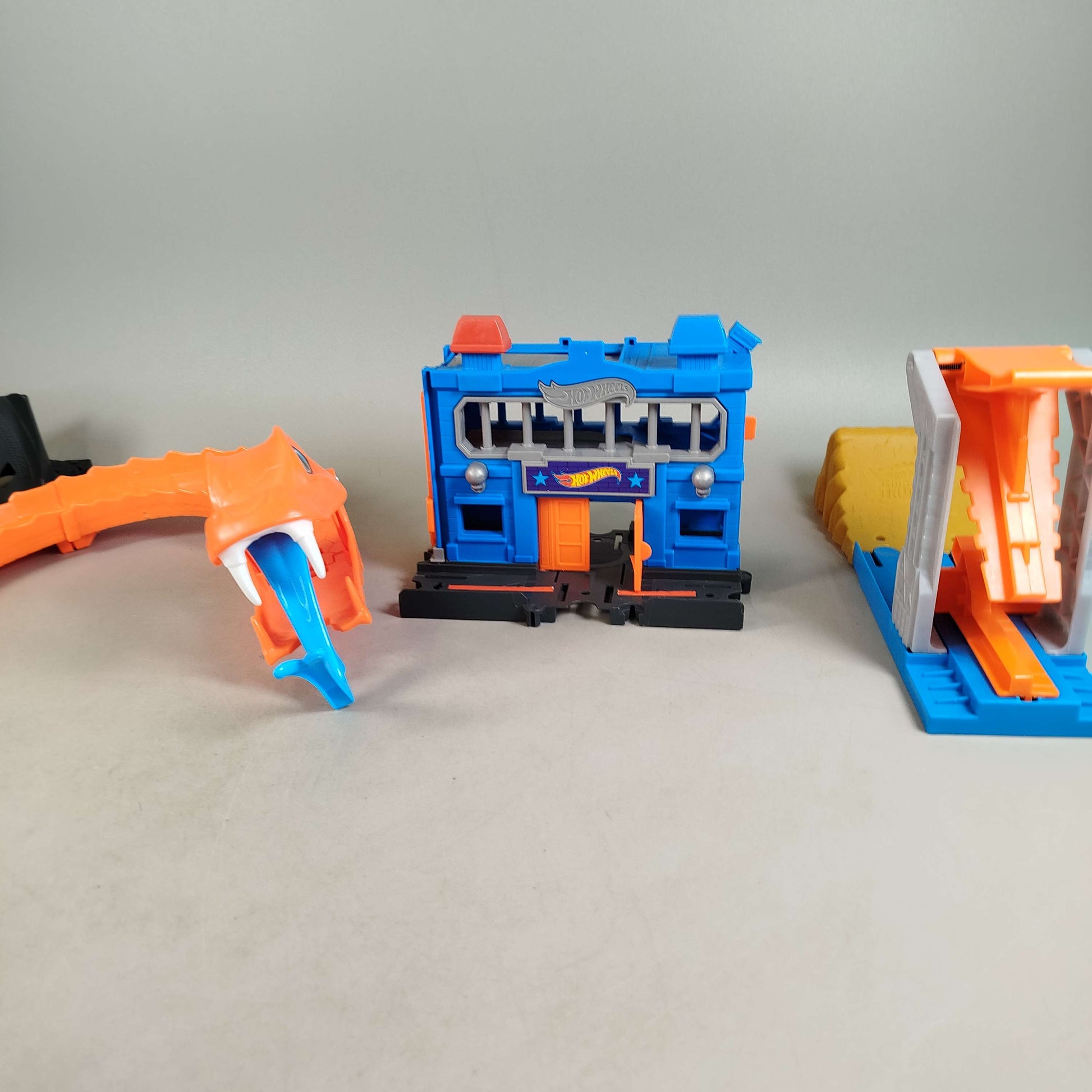 Hot Wheels Bundle Rennstrecke 6x Autos & Strecke ab 6 Jahre 