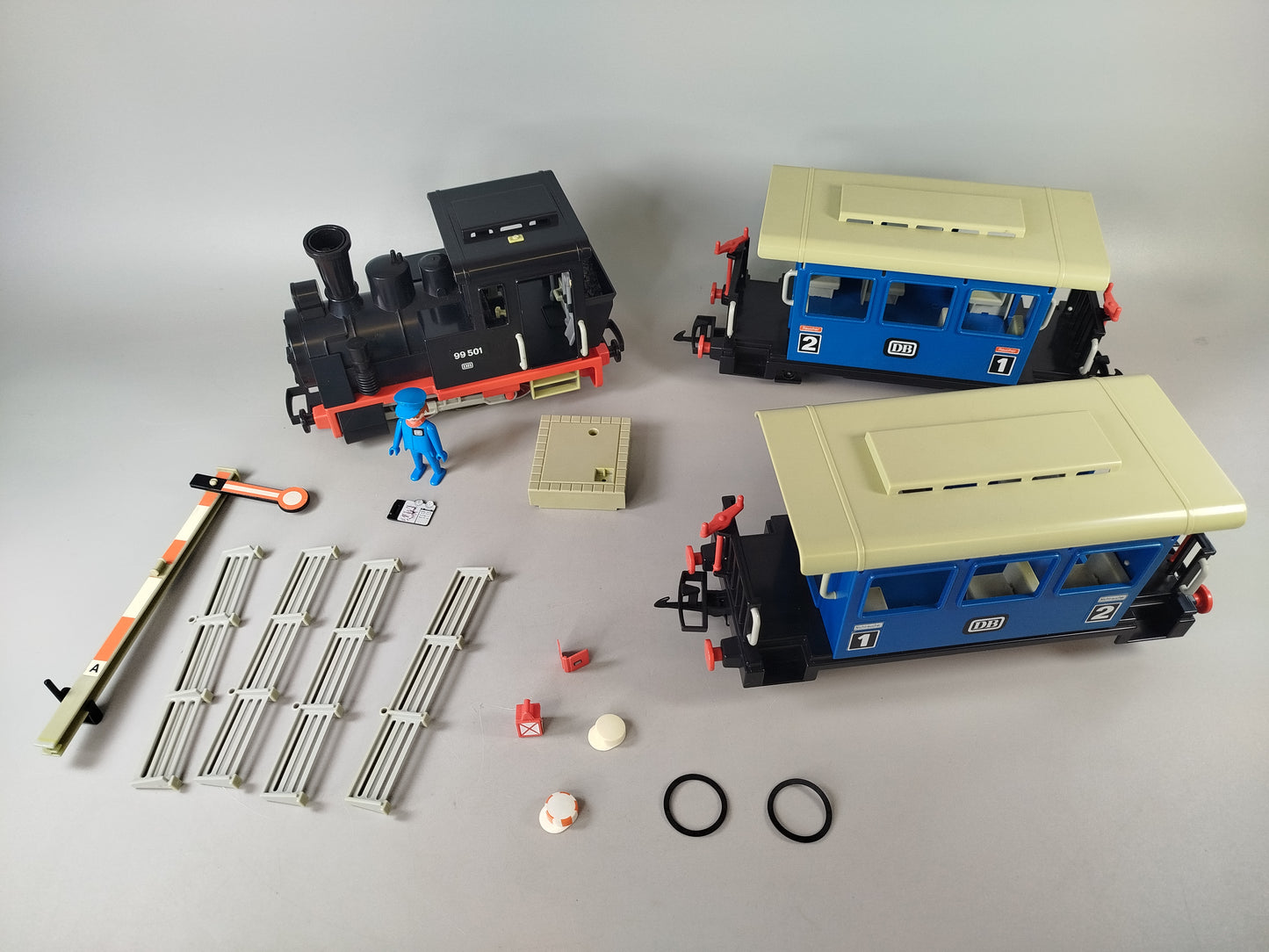Playmobil Eisenbahn Dampflok 4000 mit Wagen & Figur, OVP