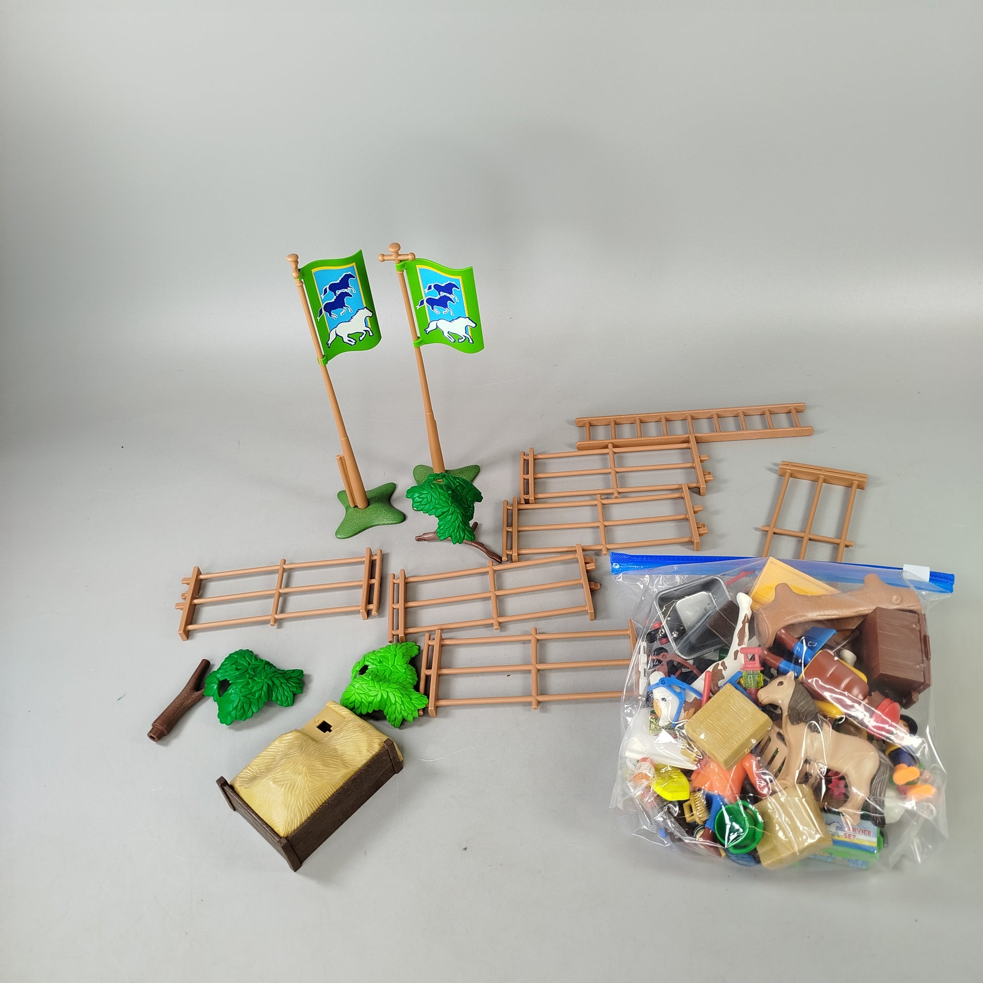 Playmobil Pferdehof 4190 – mit Figuren, Tieren & Zubehör, OVP