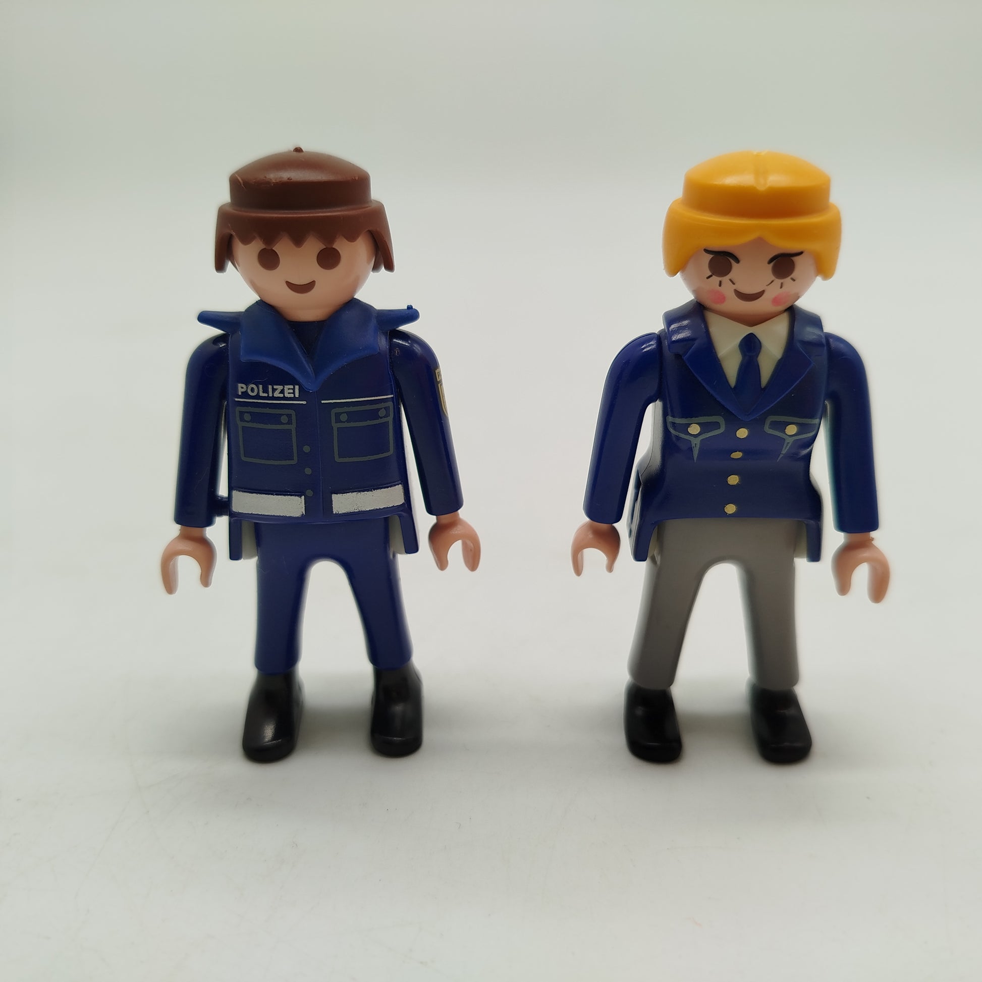 Playmobil Polizeifahrzeug mit 2 Figuren – Spielset