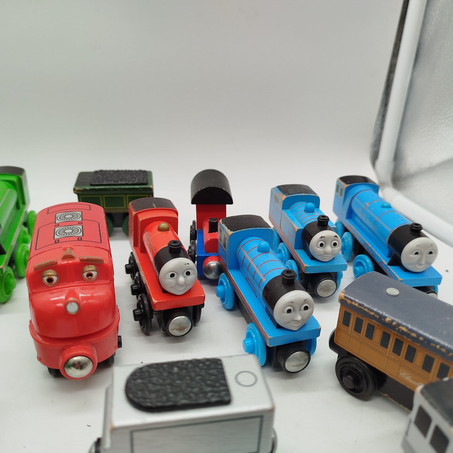 BRIO Bundle Thomas & Friends Holzeisenbahn Schienen & Loks
