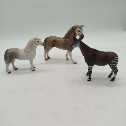 Schleich Bundle Set von 5 Pferde & Okapi Tierfiguren