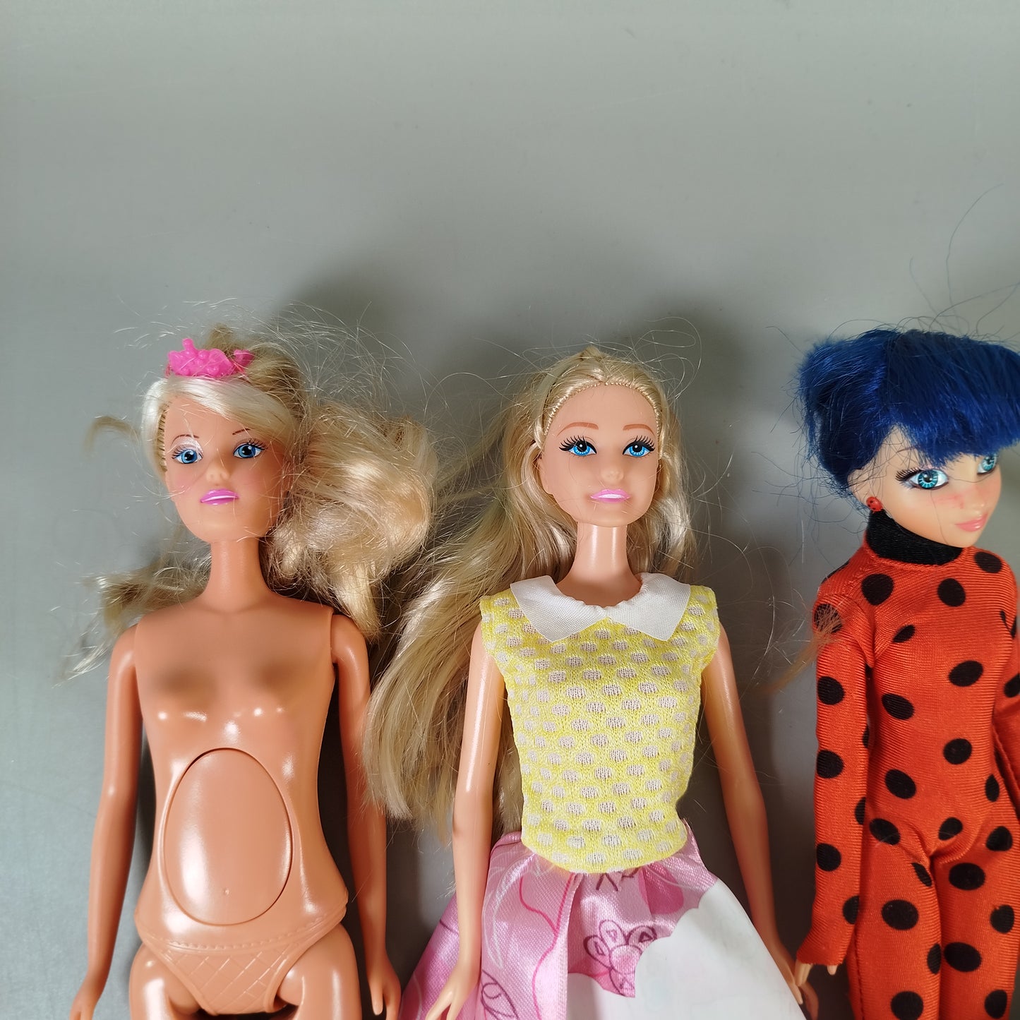 Puppen-Set von 6 – mit Kleidung & Zubehör, gemischt