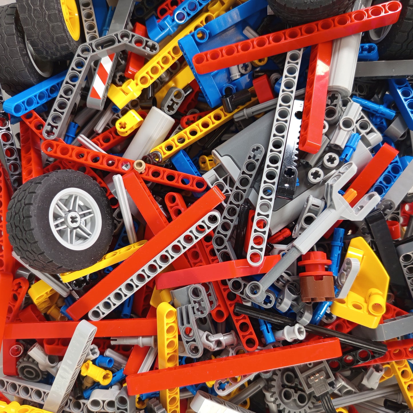 LEGO Technic 42024 – LKW mit Motorfunktion Set