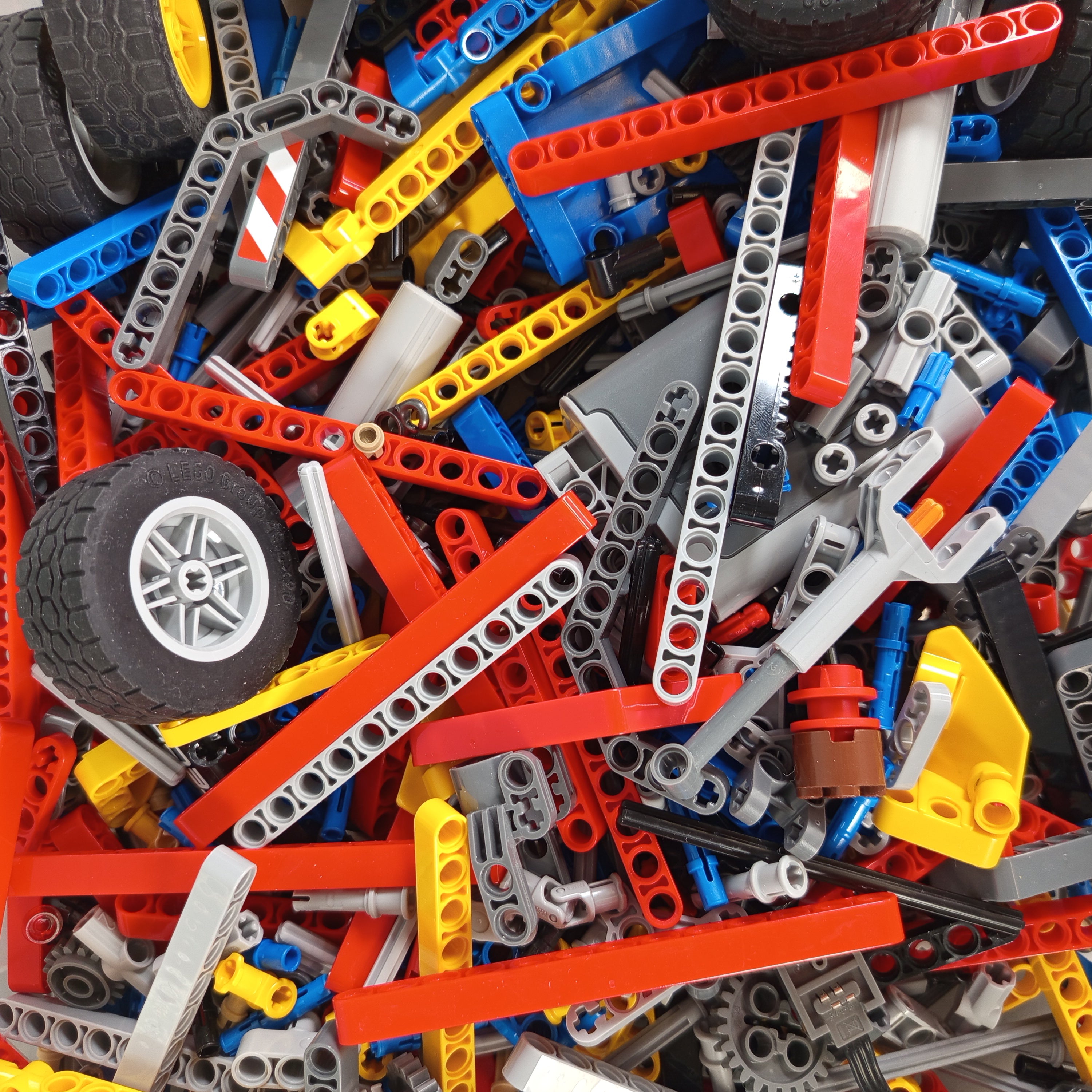 LEGO Technic 42024 – LKW mit Motorfunktion Set