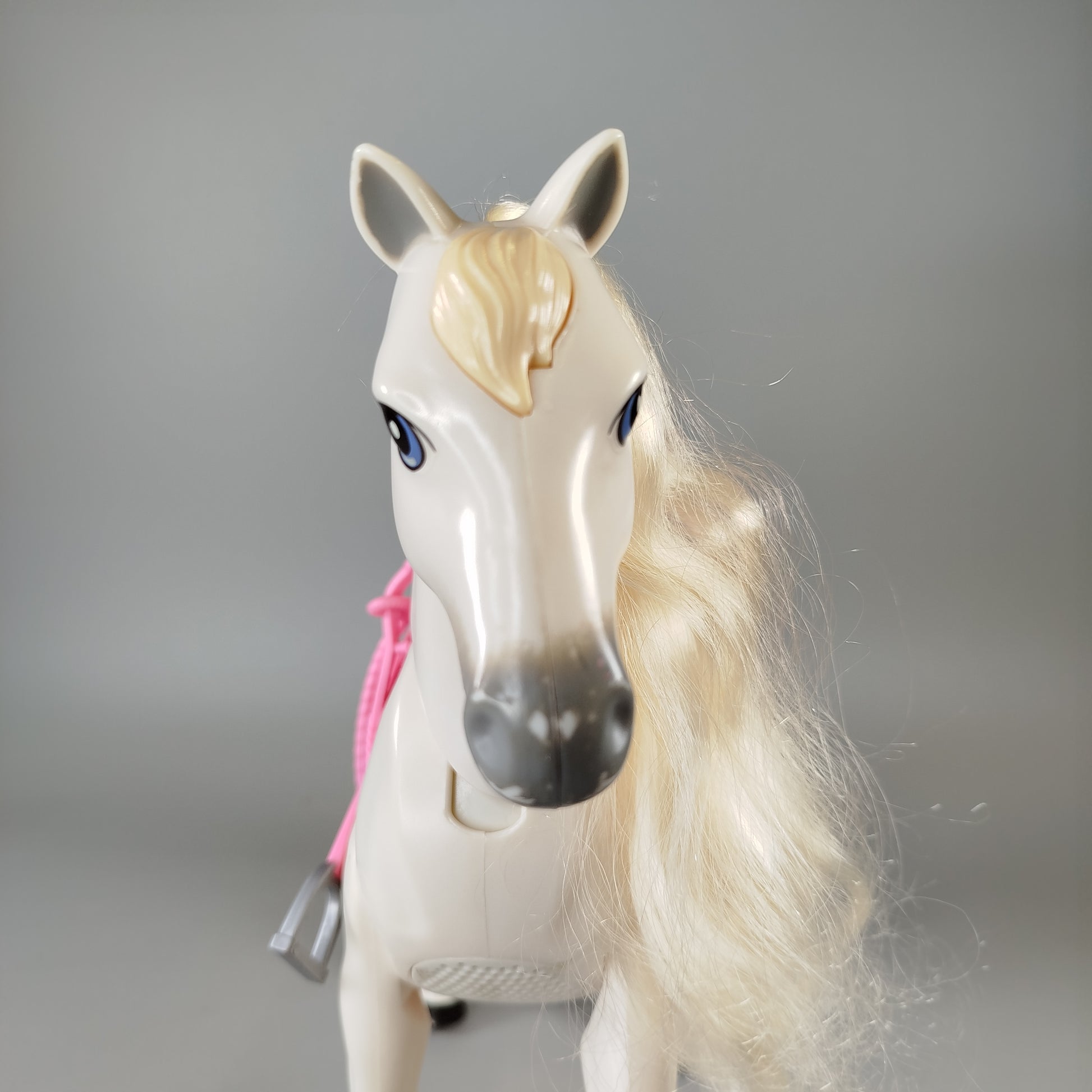 Mattel Spielzeugpferd – Mit rosa Sattel, fehlende Teile