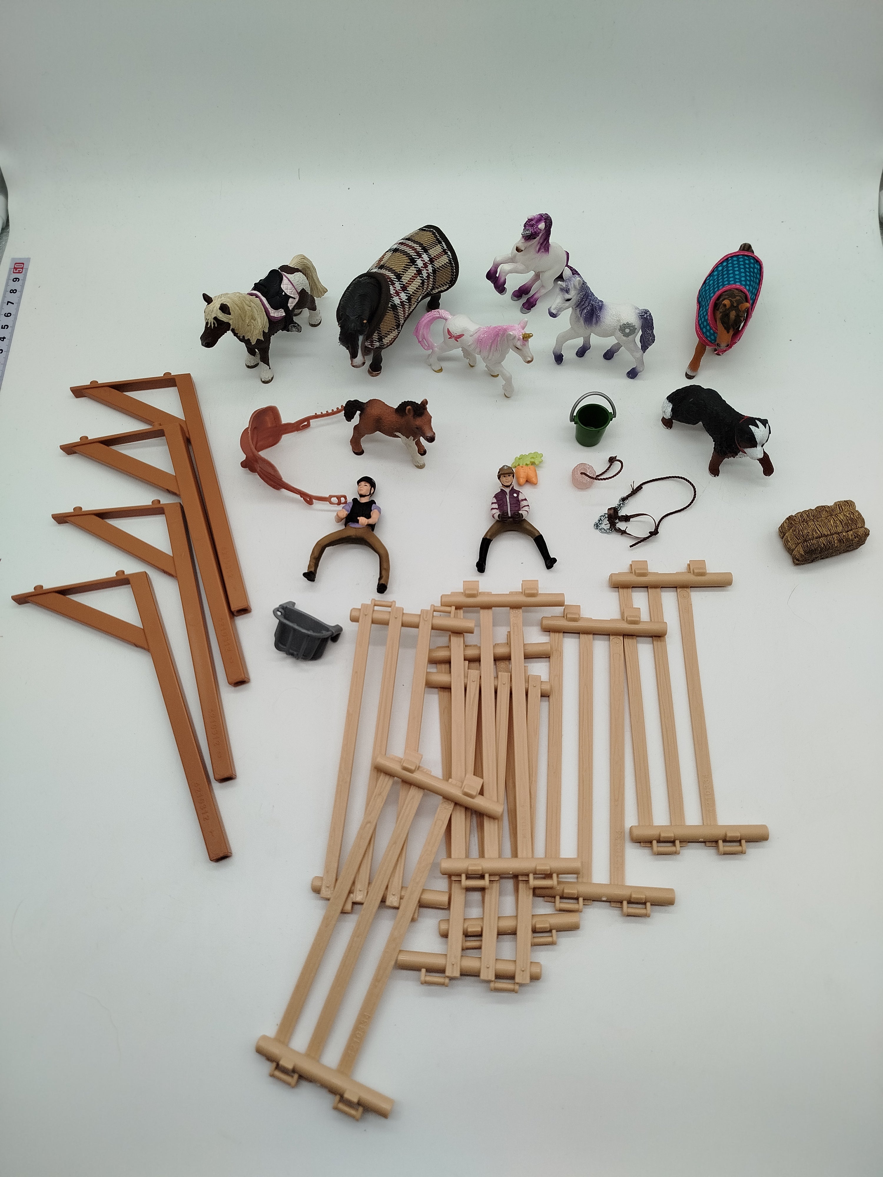 Schleich Figurenset - Pferde, Einhörner, ReiterInnen und Zubehör