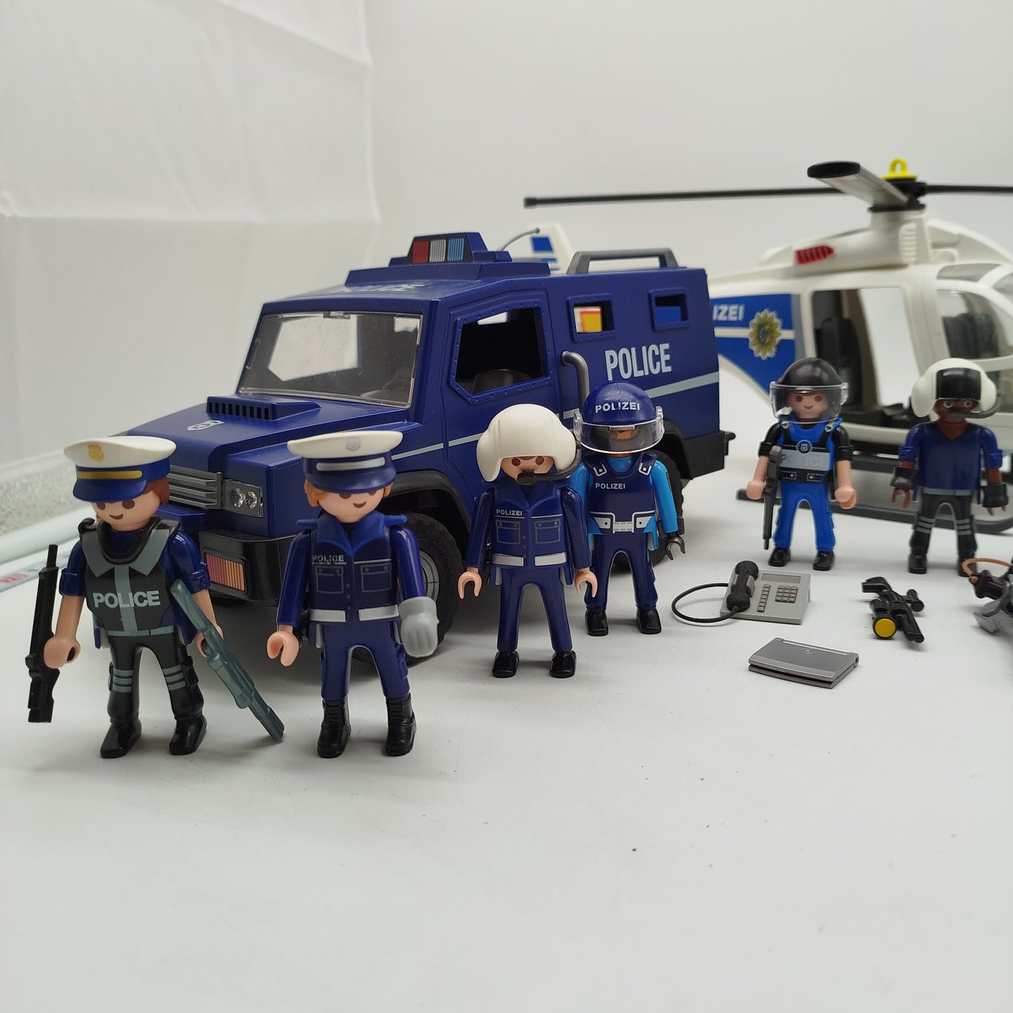 Playmobil Polizei Set – Hubschrauber & Mannschaftsfahrzeug, Figuren