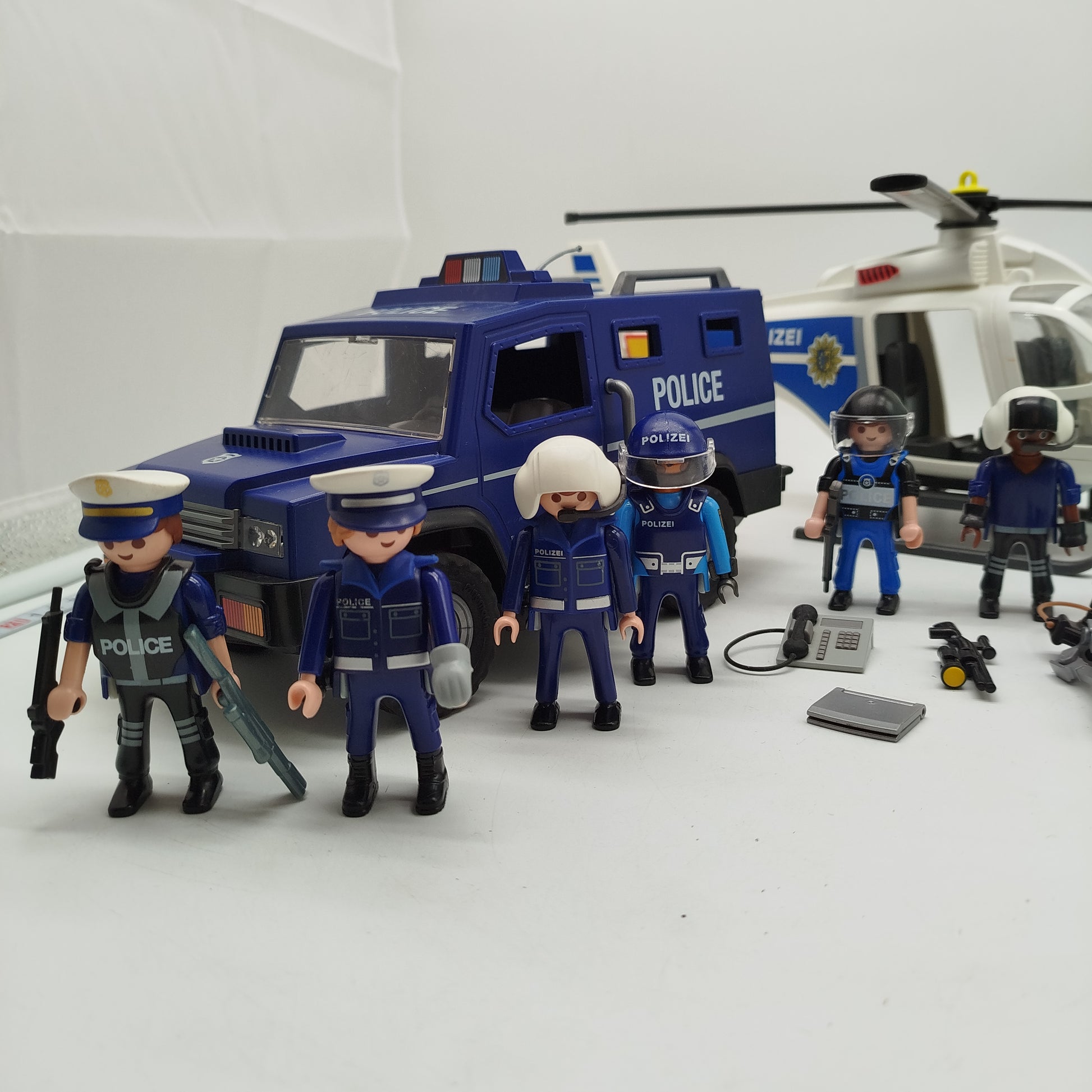 Playmobil Polizei Set – Hubschrauber & Mannschaftsfahrzeug, Figuren