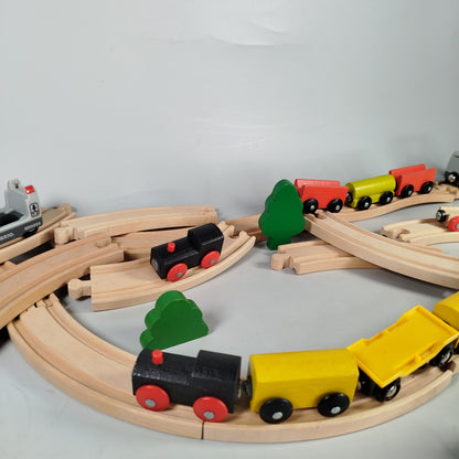 Brio Holz-Eisenbahn-Set mit Zügen & Zubehör