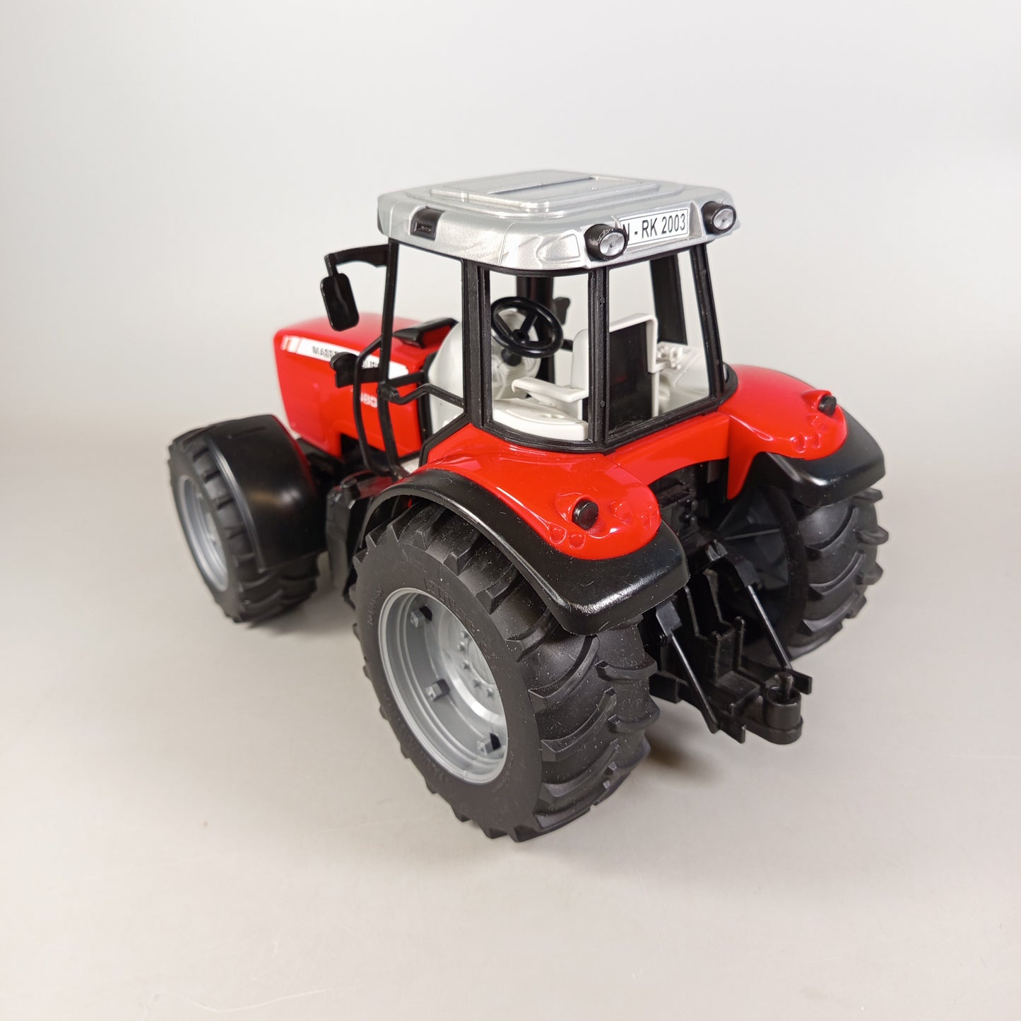 Massey Ferguson Traktormodell 7480 – detailreiches Sammlerfahrzeug
