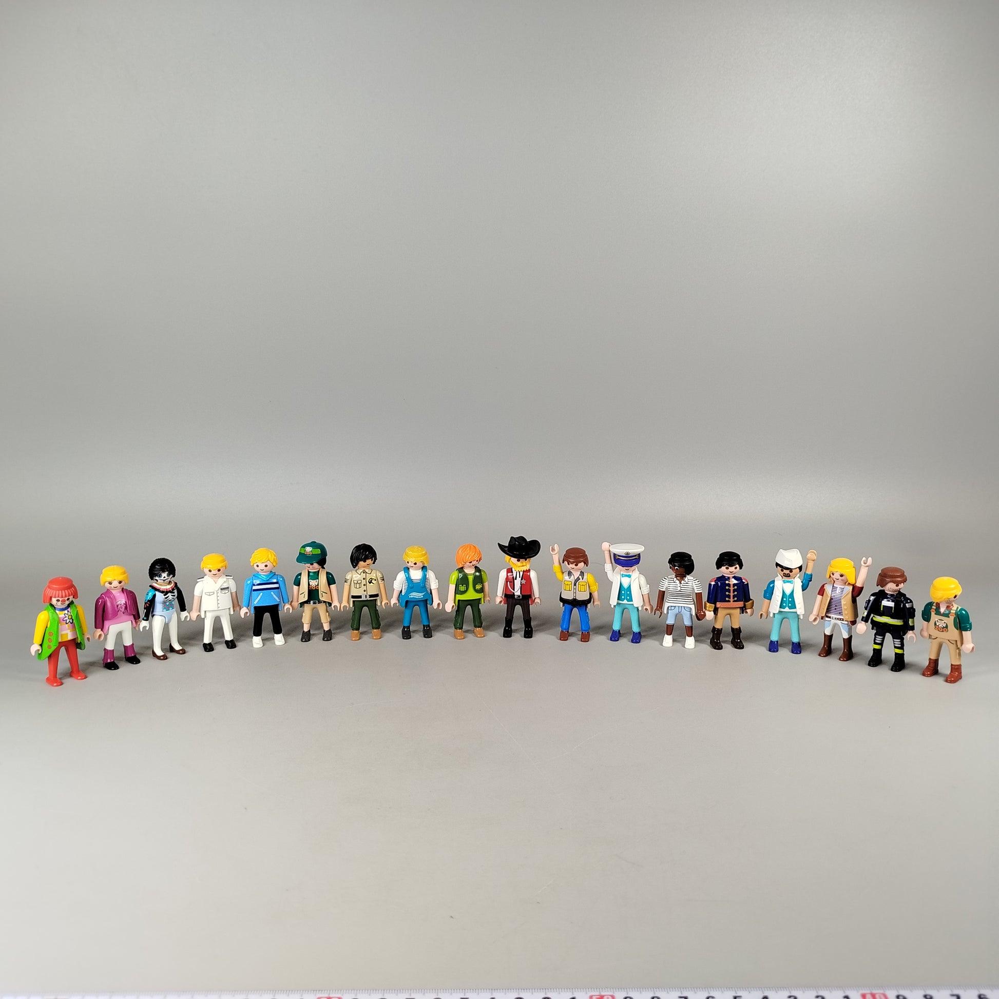 Playmobil Figuren Set von 18 Charakteren – Clown, Cowboy, Feuerwehrmann