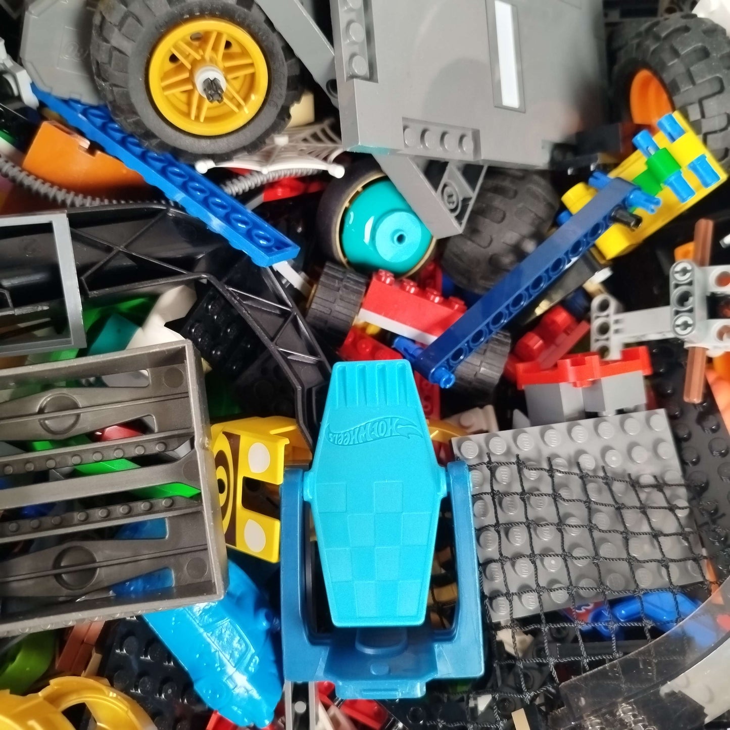 Konvolut Bausteine & Monster Trucks ca. 6,7 kg, ab 6 Jahre
