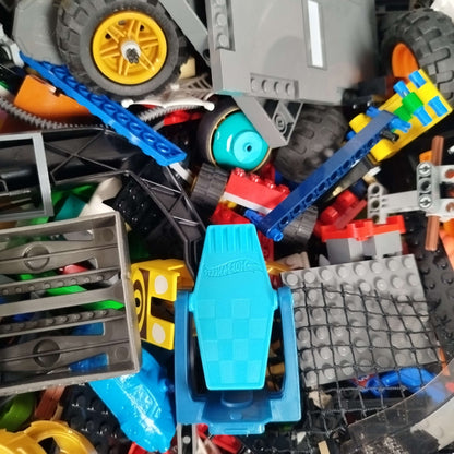 Konvolut Bausteine & Monster Trucks ca. 6,7 kg, ab 6 Jahre