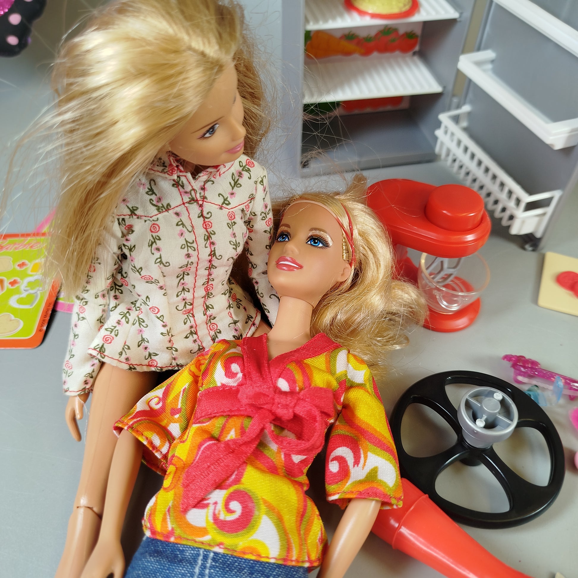 Mattel Barbie Puppen Set - Feenflügel, Miniatur-Küche, Zubehör