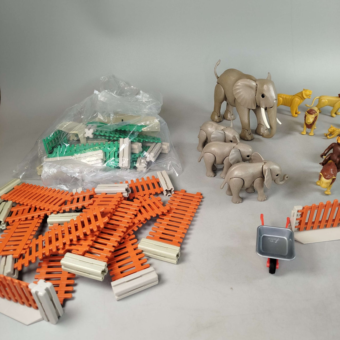 Playmobil Bundle Zoo Tiere Löwen Elefanten Affen