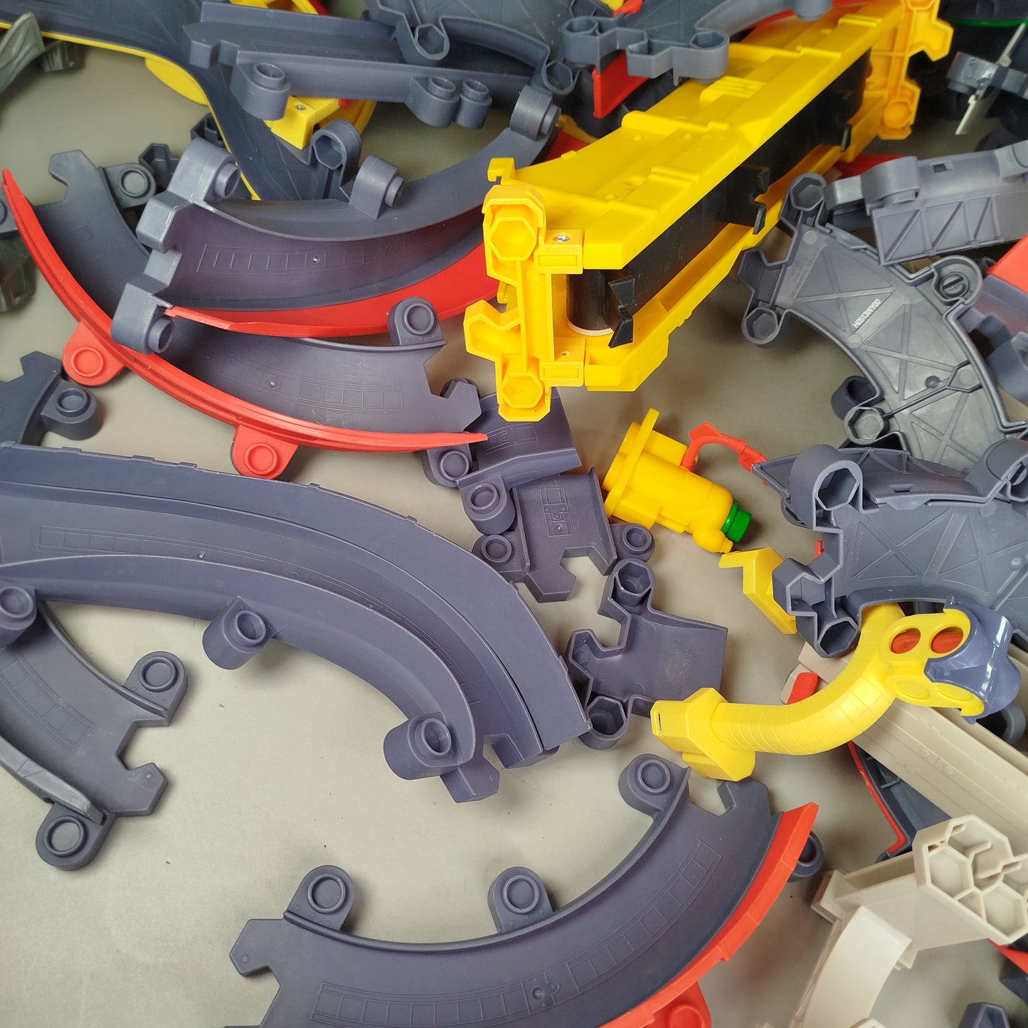 Chuggington Eisenbahn-Schienen-Set mit Zubehör