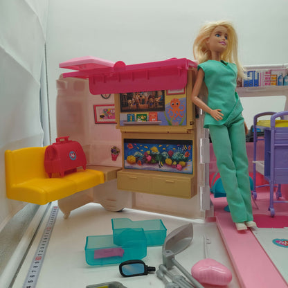 Barbie Bundle 2-in-1 Krankenwagen FRM19 mit Puppe