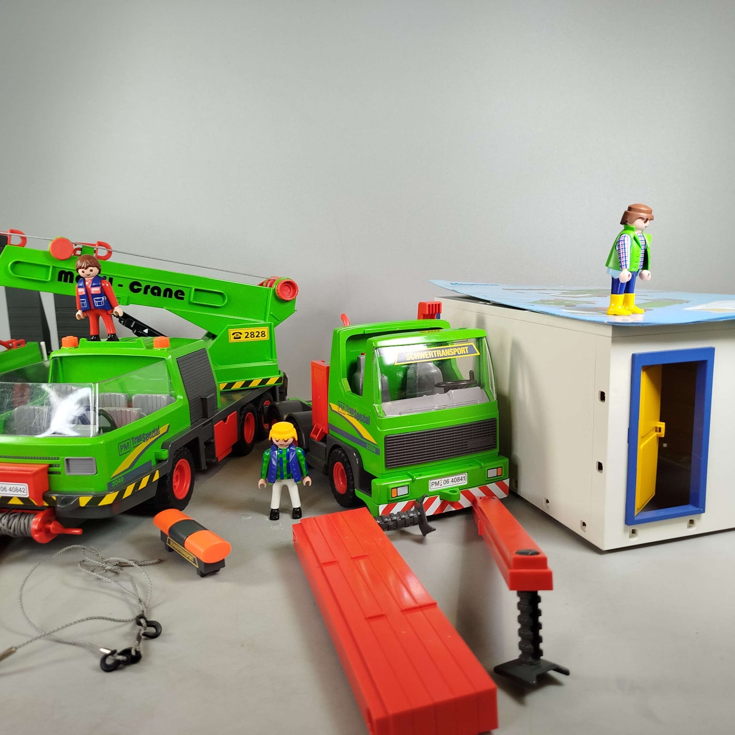 Playmobil Bundle 4084 Kran LKW & Gebäude