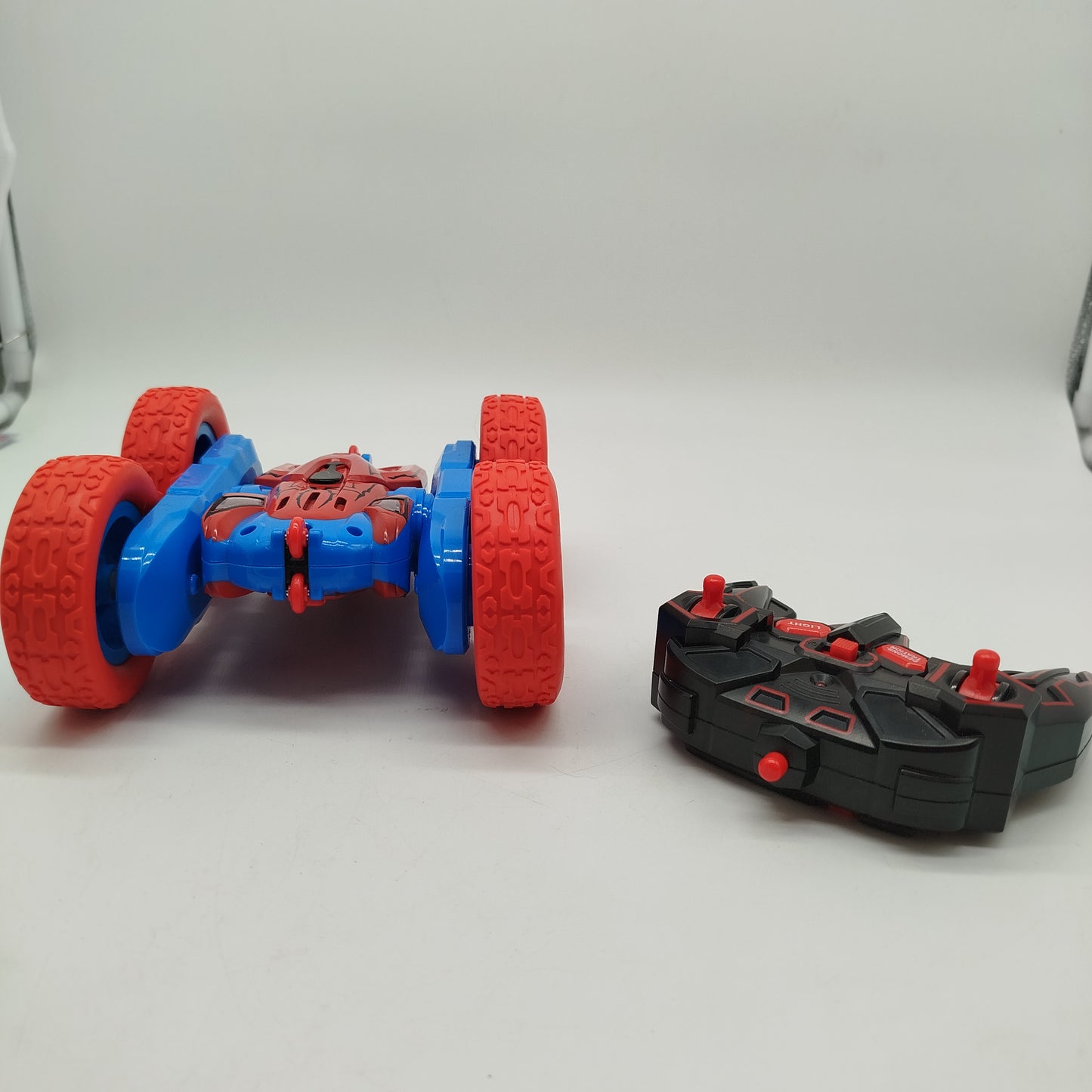 RC Auto mit Fernbedienung – Set aus Fahrzeug & Steuerung