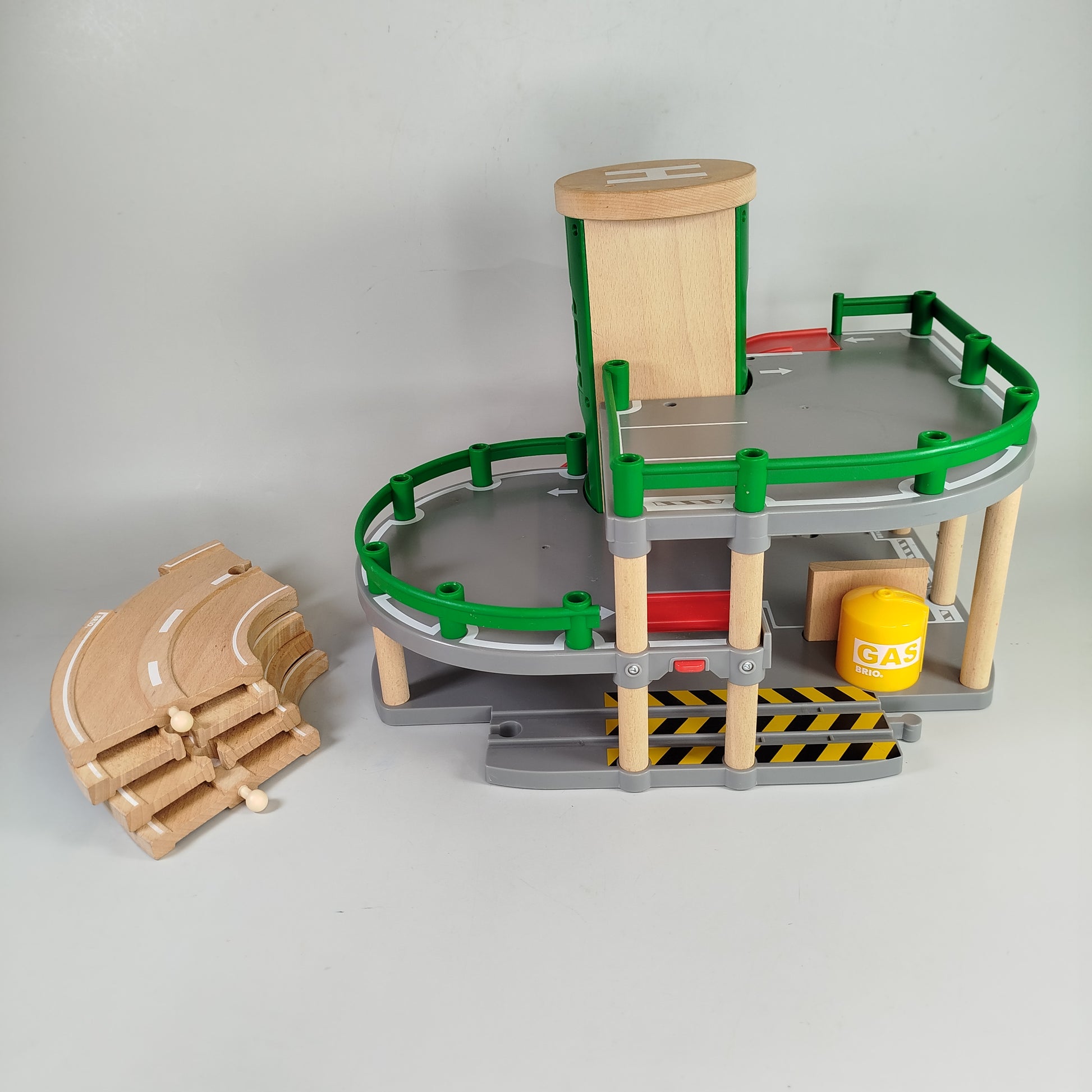 BRIO Brio Holzeisenbahn Set – Autohaus, Schienen & Zubehör