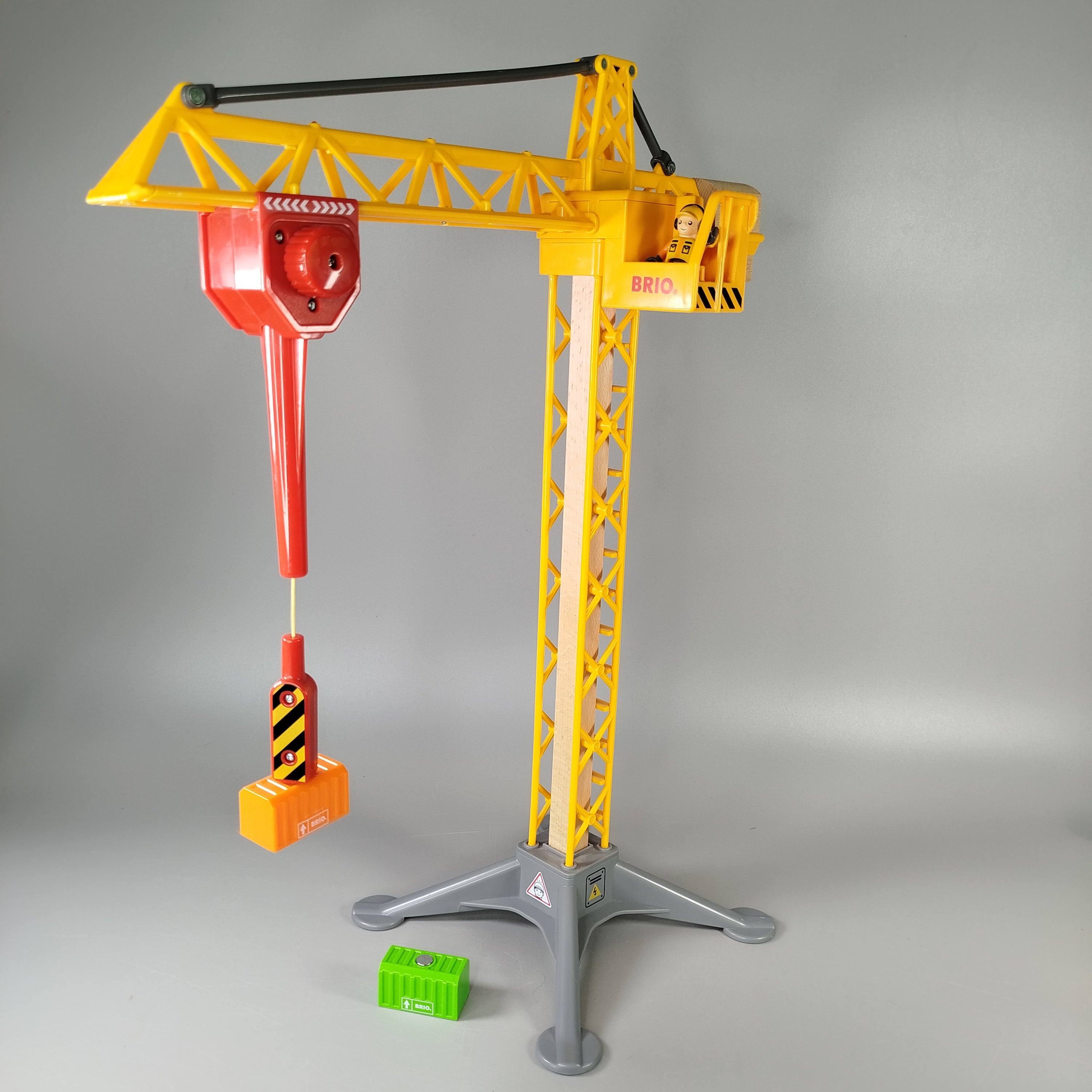 BRIO Holzspielzeug-Kran Set mit 2 Containern, Bauarbeiterfigur