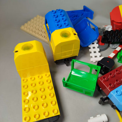 LEGO Duplo Eisenbahn Konvolut mit Schienen & Zügen