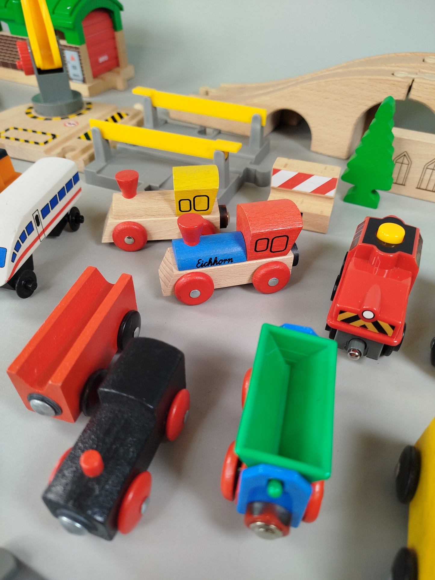 Holzeisenbahn Set – Züge, Schienen & Zubehör