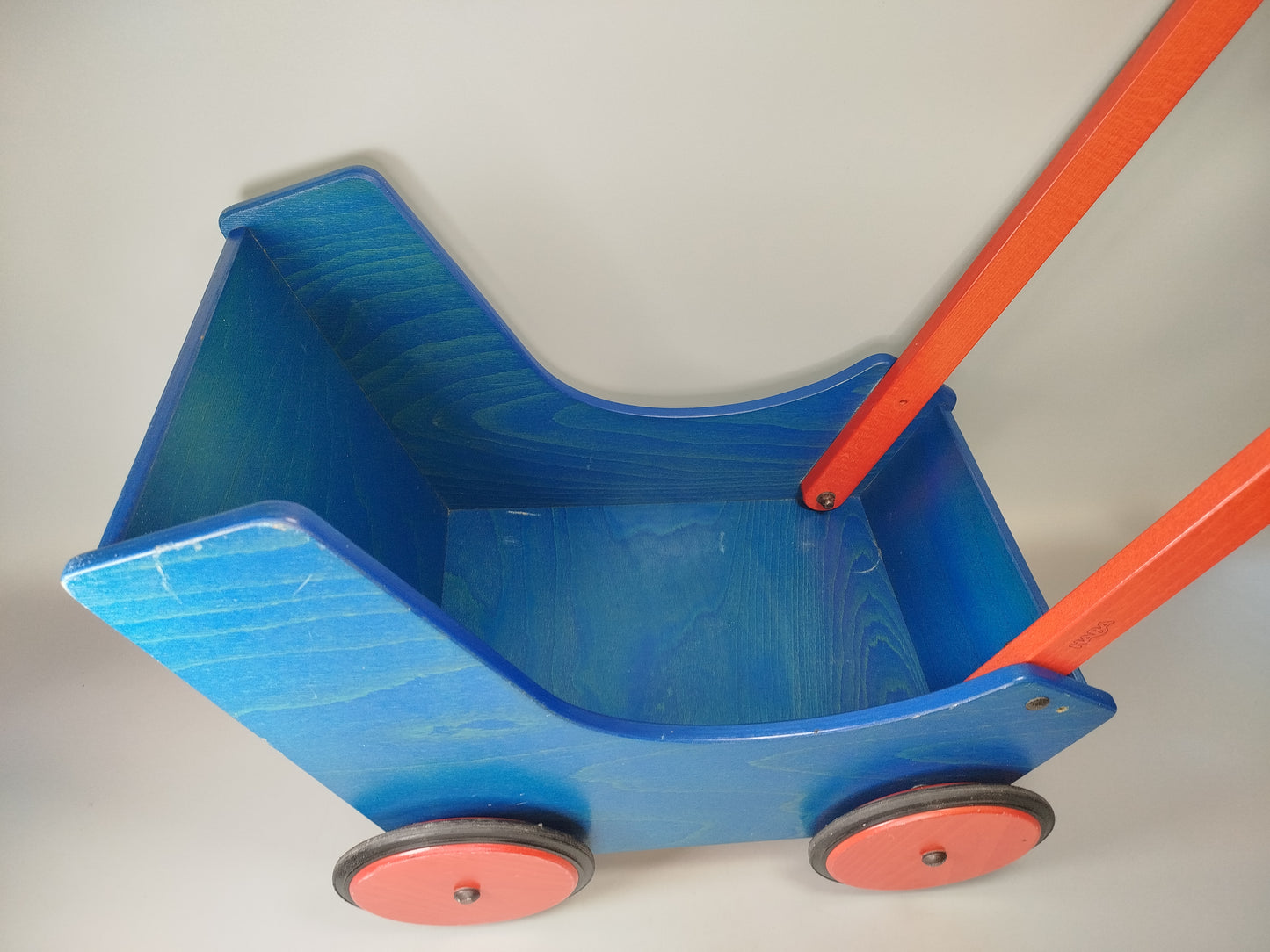 HABA Vintage Puppenwagen blau mit roten Rädern – stabiles Holzspielzeug