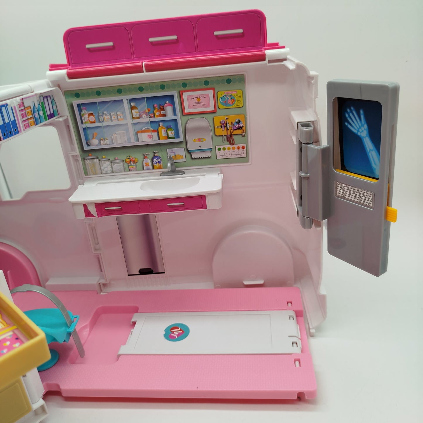 Mattel Barbie Krankenwagen und Klinik – ohne OVP und Zubehör