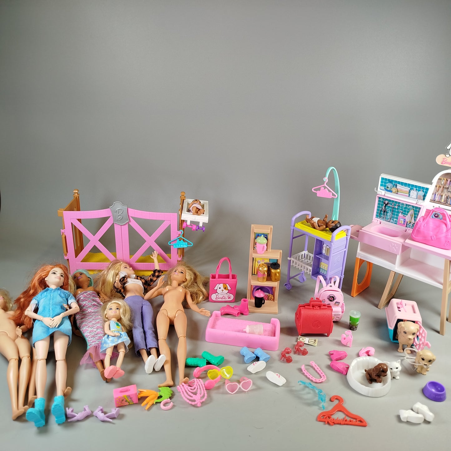 Mattel Barbie-Puppen Set von 8 mit Zubehör, ohne OVP