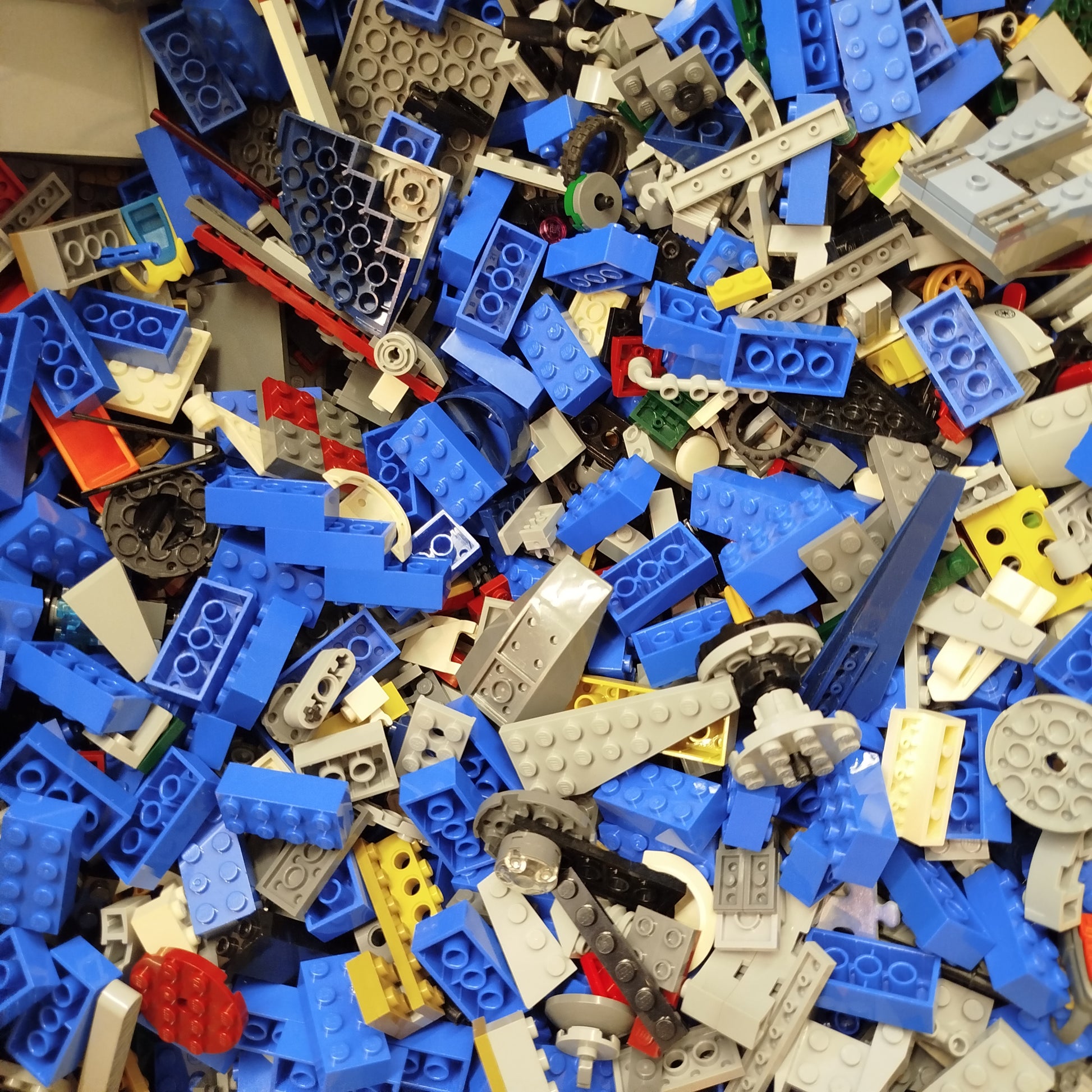 LEGO Konvolut ca. 4 kg, Steine, Platten, Räder