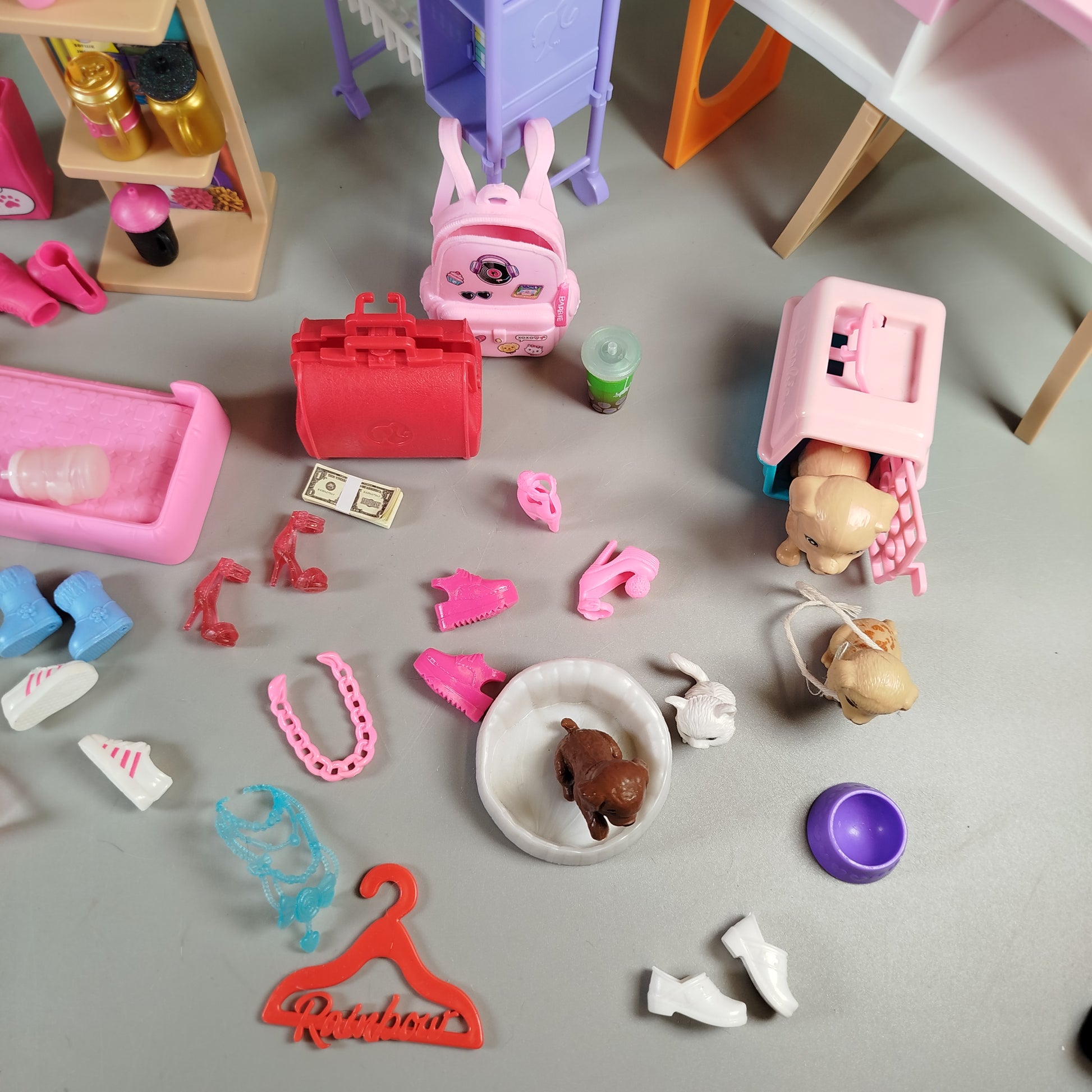 Mattel Barbie-Puppen Set von 8 mit Zubehör, ohne OVP
