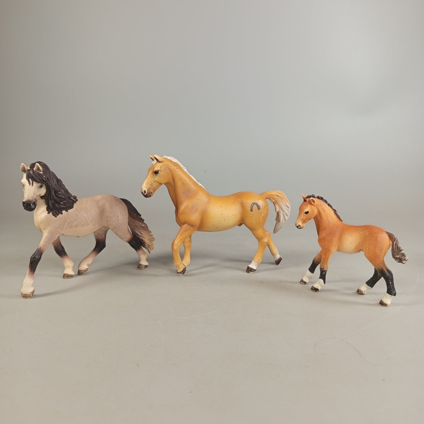 Pferdefiguren Set von 16 Tieren – realistische Spielfiguren