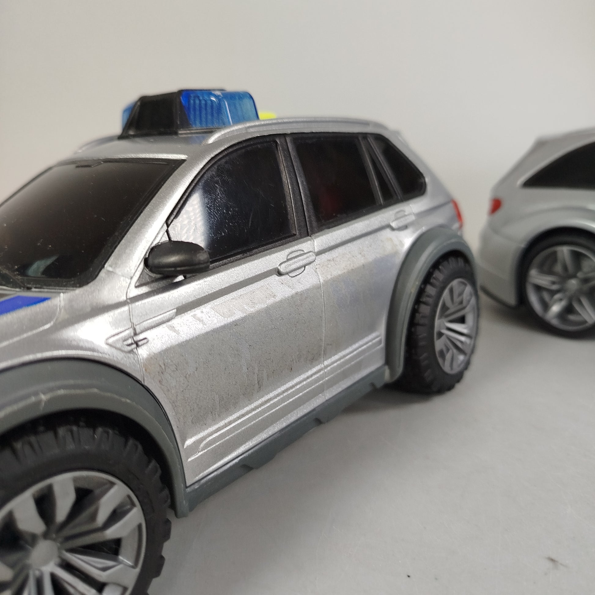 Bundle Welly 2x Polizeiautos Modelle, gebraucht, ab 3 Jahre 