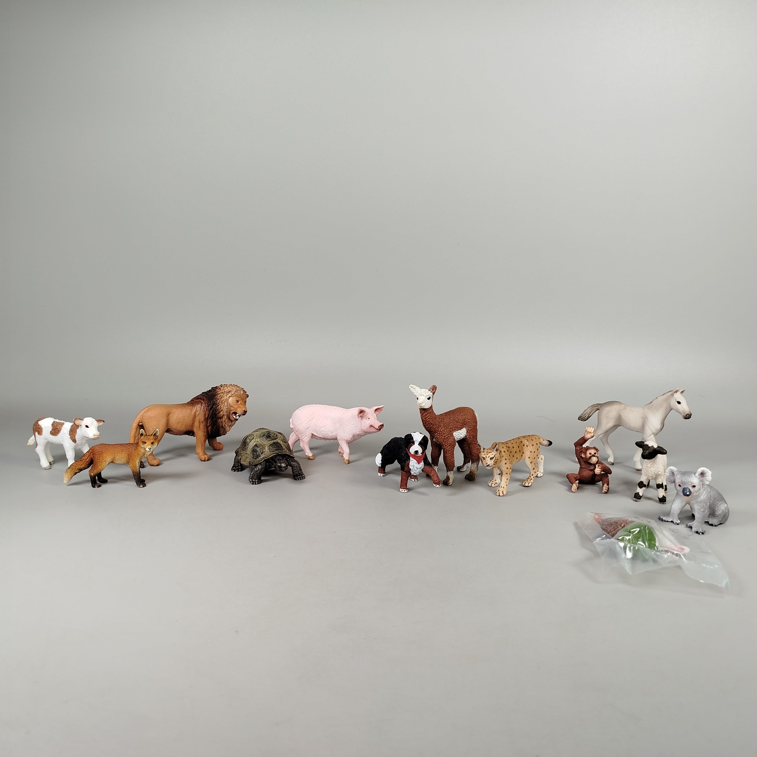 Schleich Tiere Set von 13 Figuren – Hund, Löwe, Pferdefohlen, Koala