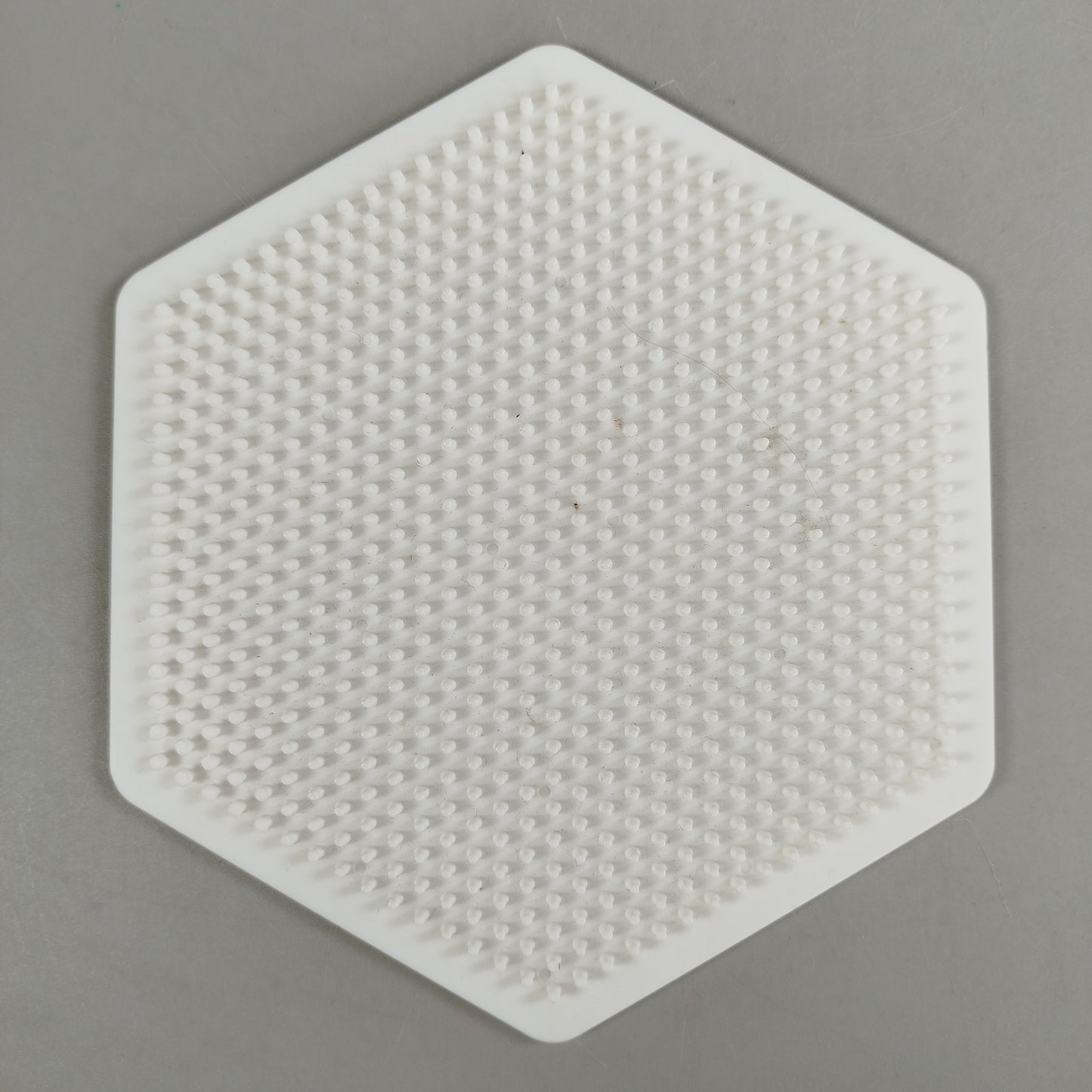 Bügelperlen Set – farbenfrohes Bastelset mit Steckplatten