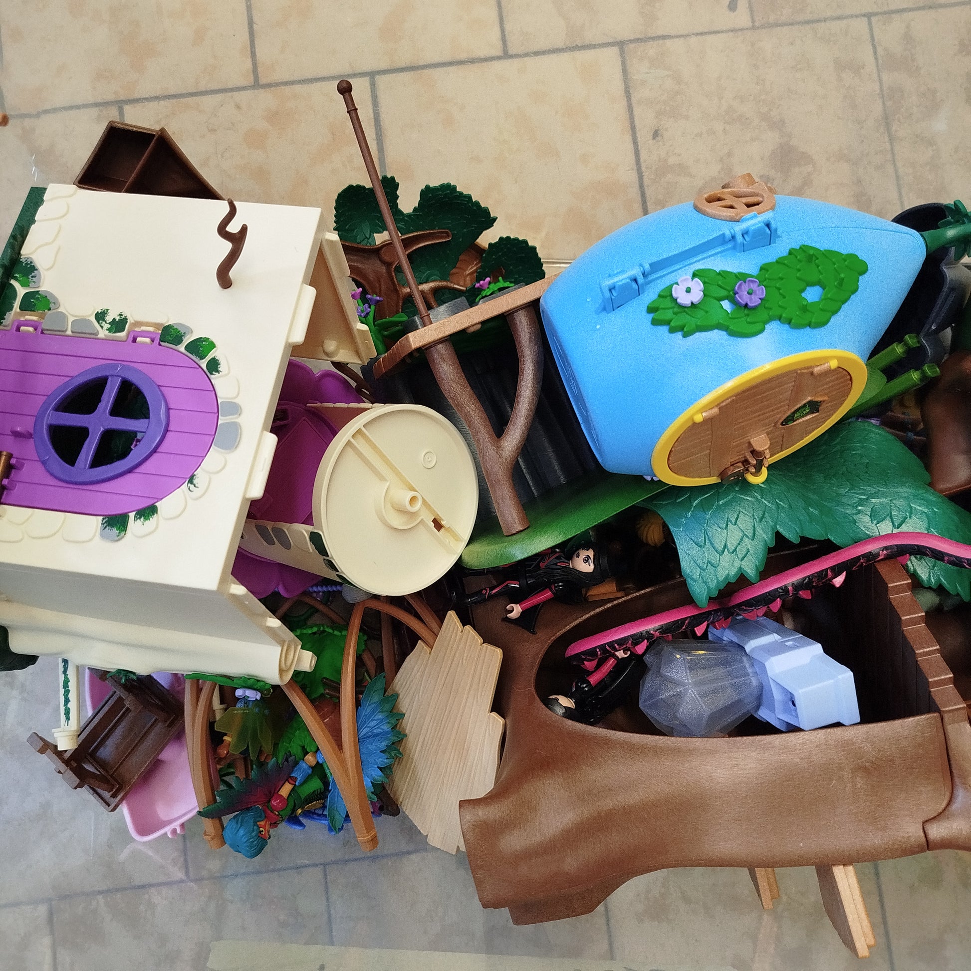 Playmobil Ayuma 70799 Abenteuer-Spielwelt – mit Figuren & Zubehör